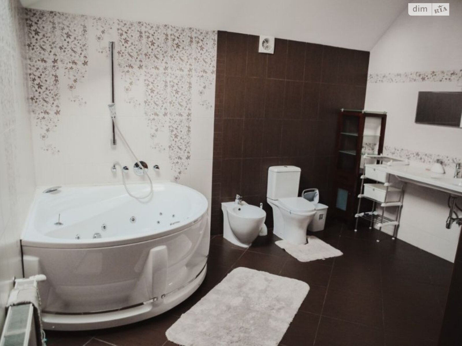 двоповерховий будинок з гаражем, 350 кв. м, цегла. Здається помісячно в Одесі фото 1