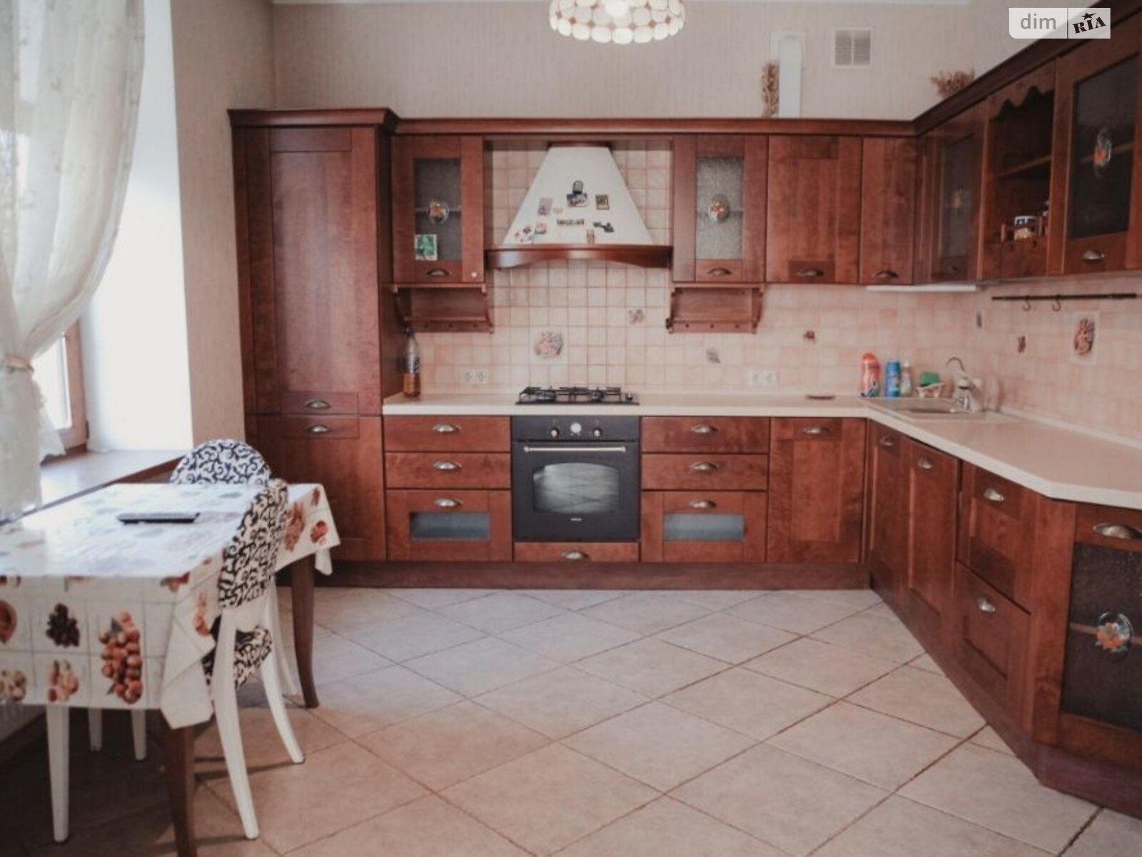 двоповерховий будинок з гаражем, 350 кв. м, цегла. Здається помісячно в Одесі фото 1