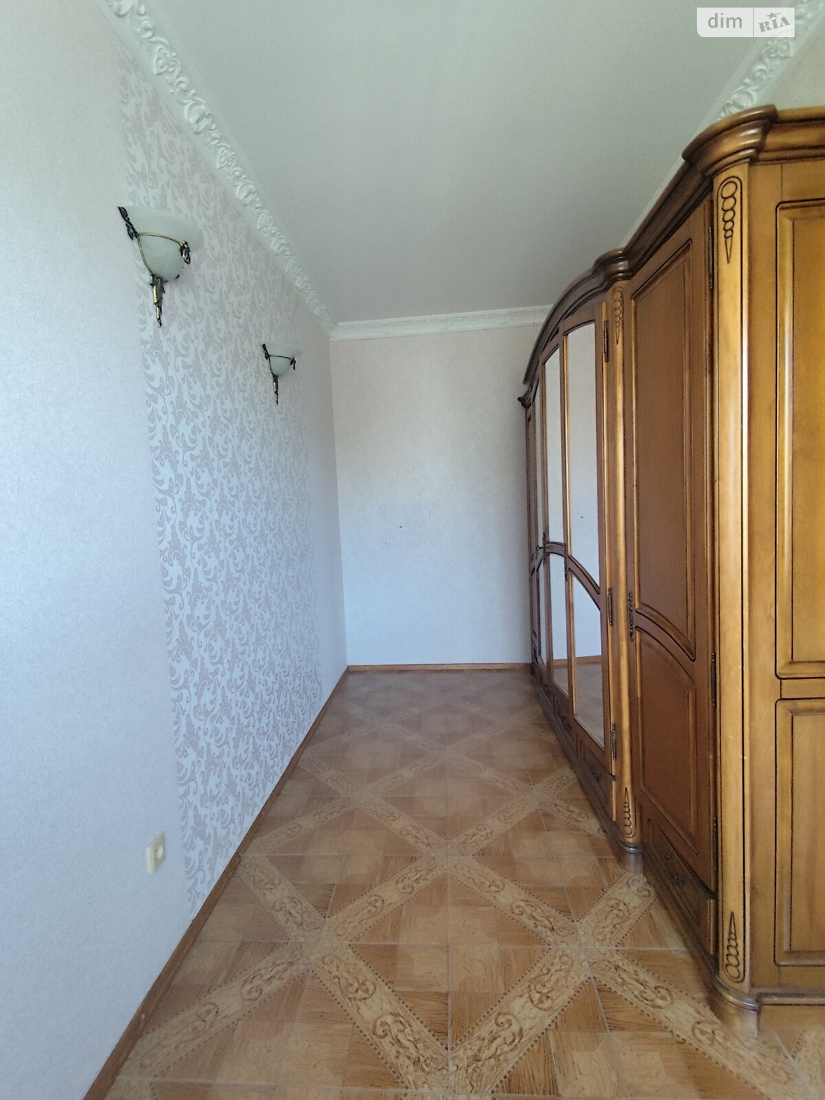 трехэтажный дом с верандой, 350 кв. м, кирпич. Сдается помесячно в Одессе, в районе Пересыпский фото 1 трехэтажный дом с верандой, 350 кв. м, кирпич. Сдается помесячно в Одессе, в районе Пересыпский фото 1