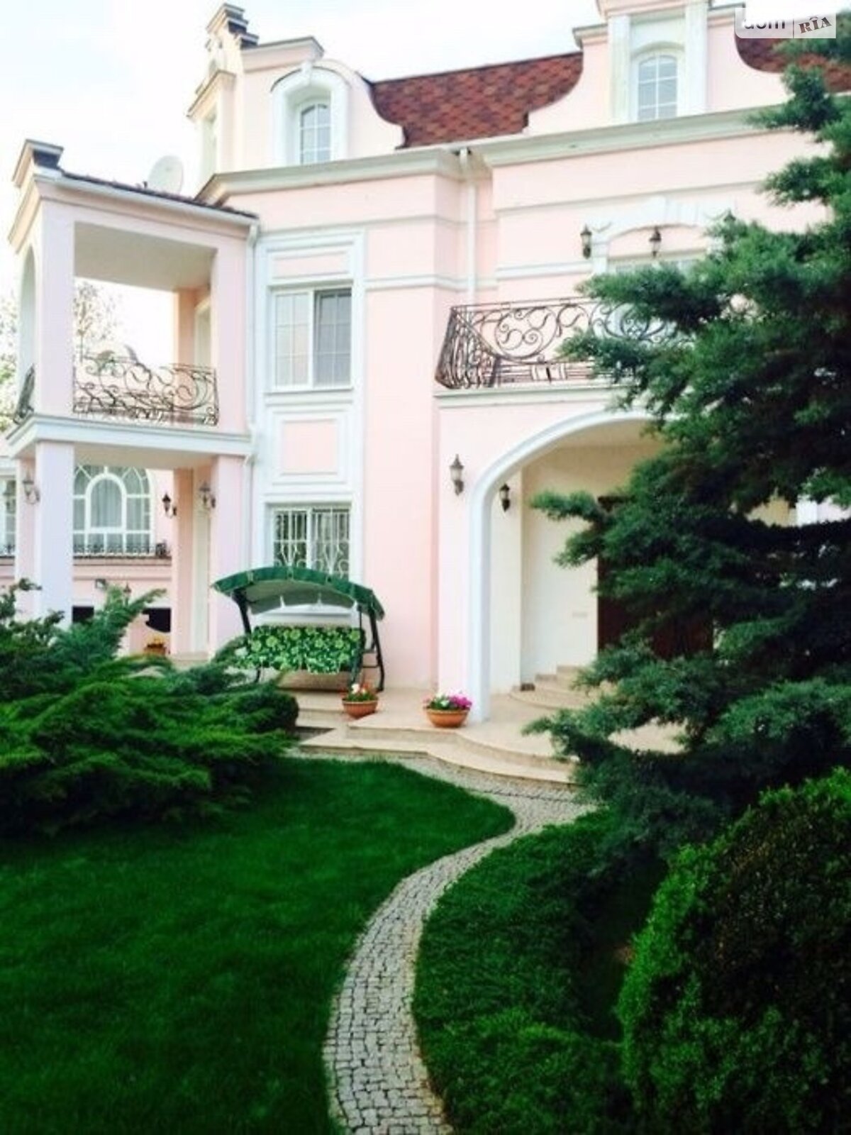 трехэтажный дом с балконом, 450 кв. м, кирпич. Сдается помесячно в Одессе, в районе Приморский фото 1