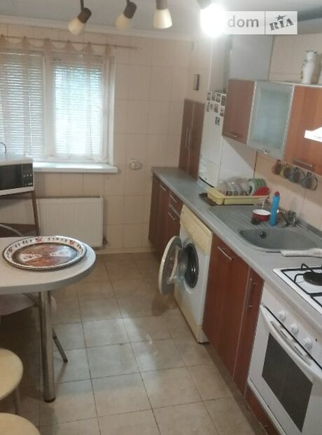 трехэтажный дом с балконом, 55 кв. м, кирпич. Сдается помесячно в Одессе, в районе Приморский фото 1 трехэтажный дом с балконом, 55 кв. м, кирпич. Сдается помесячно в Одессе, в районе Приморский фото 1