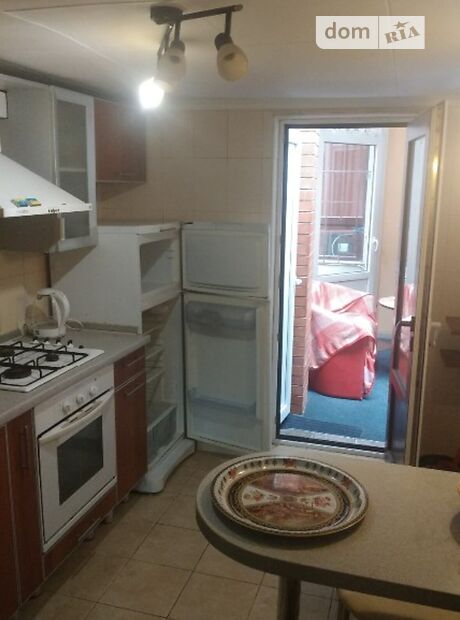 трехэтажный дом с балконом, 55 кв. м, кирпич. Сдается помесячно в Одессе, в районе Приморский фото 1 трехэтажный дом с балконом, 55 кв. м, кирпич. Сдается помесячно в Одессе, в районе Приморский фото 1