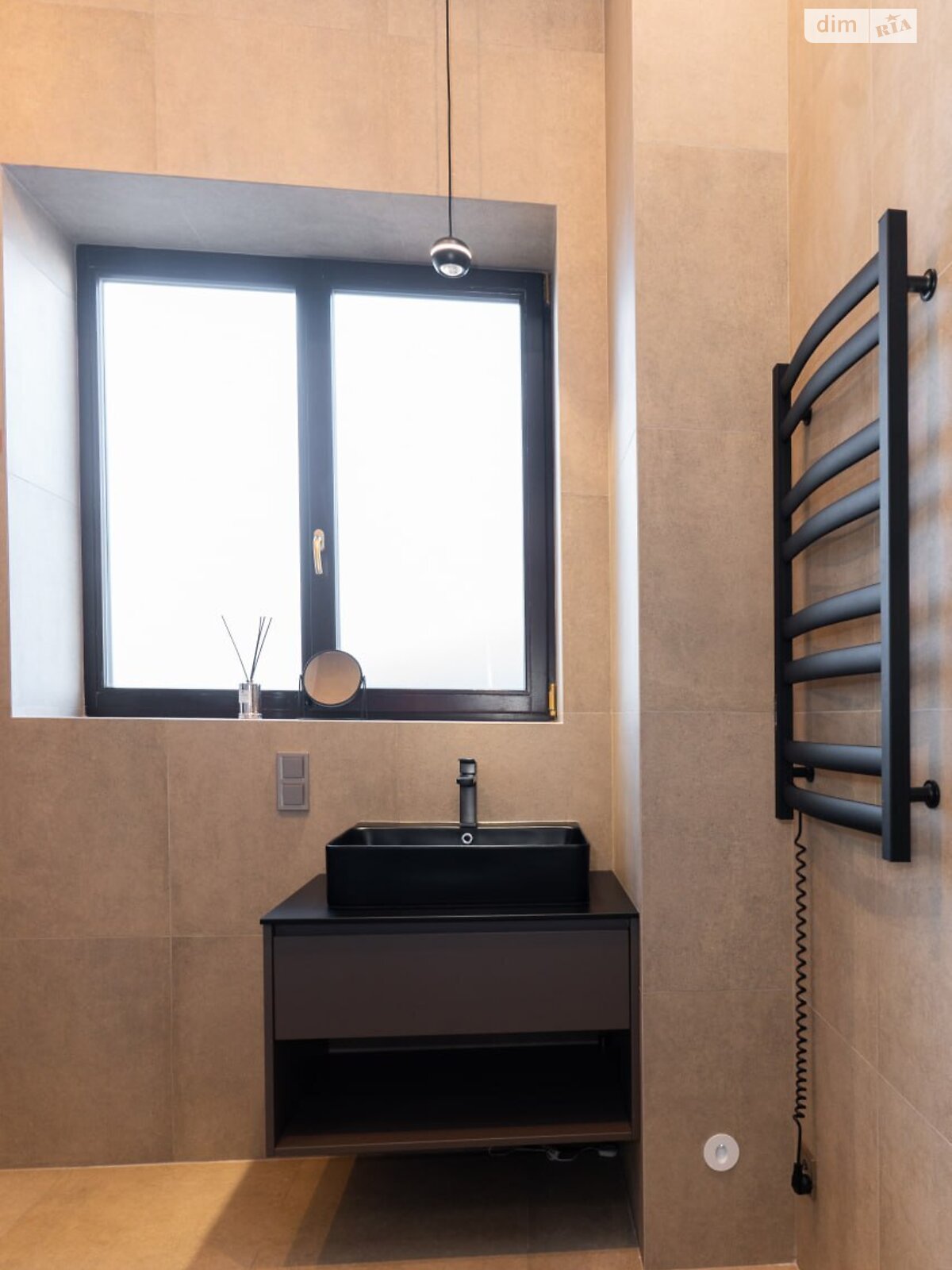 трехэтажный дом, 475.6 кв. м, кирпич. Сдается помесячно в Одессе, в районе Приморский фото 1 трехэтажный дом, 475.6 кв. м, кирпич. Сдается помесячно в Одессе, в районе Приморский фото 1