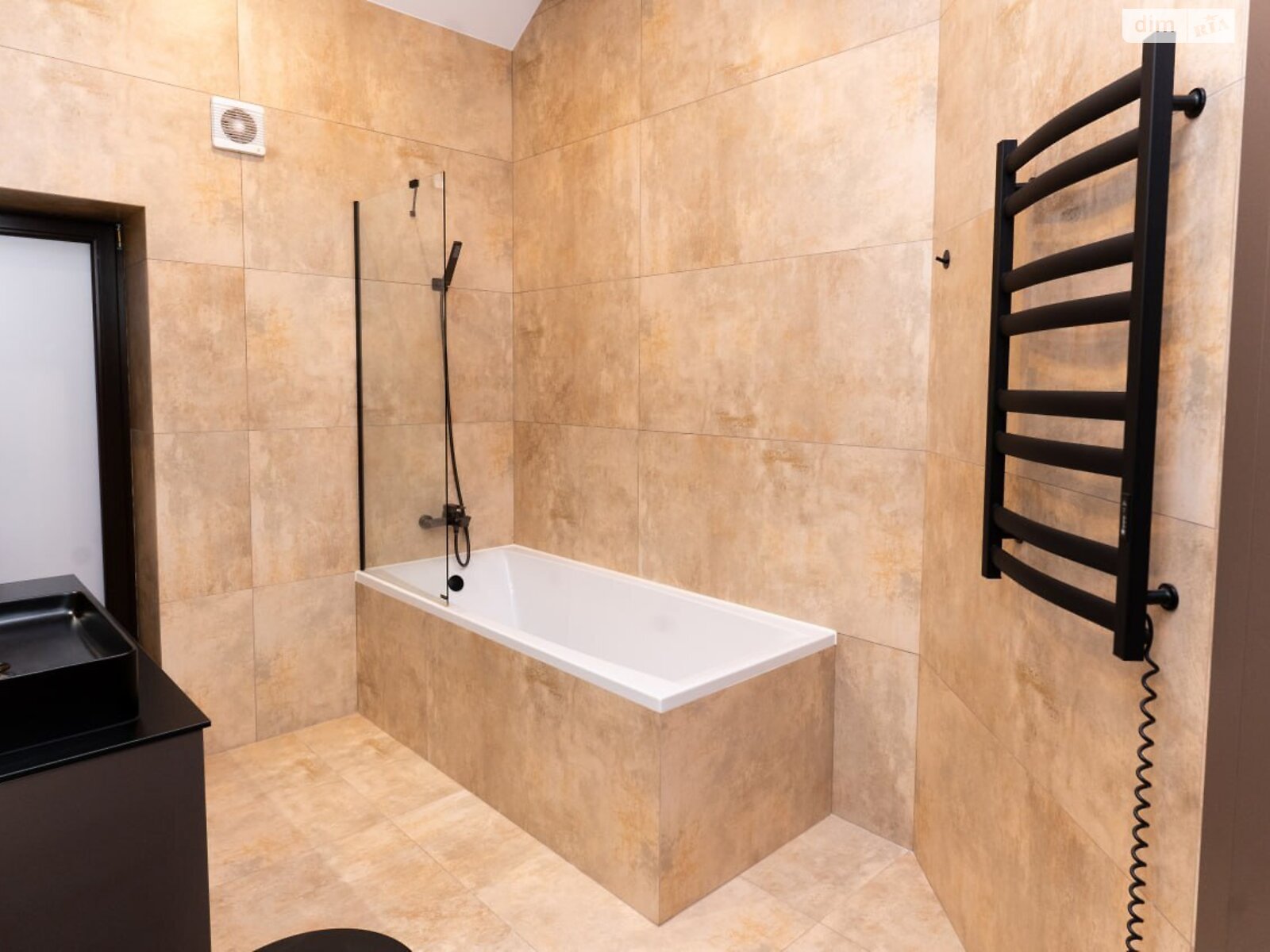 трехэтажный дом, 475.6 кв. м, кирпич. Сдается помесячно в Одессе, в районе Приморский фото 1 трехэтажный дом, 475.6 кв. м, кирпич. Сдается помесячно в Одессе, в районе Приморский фото 1