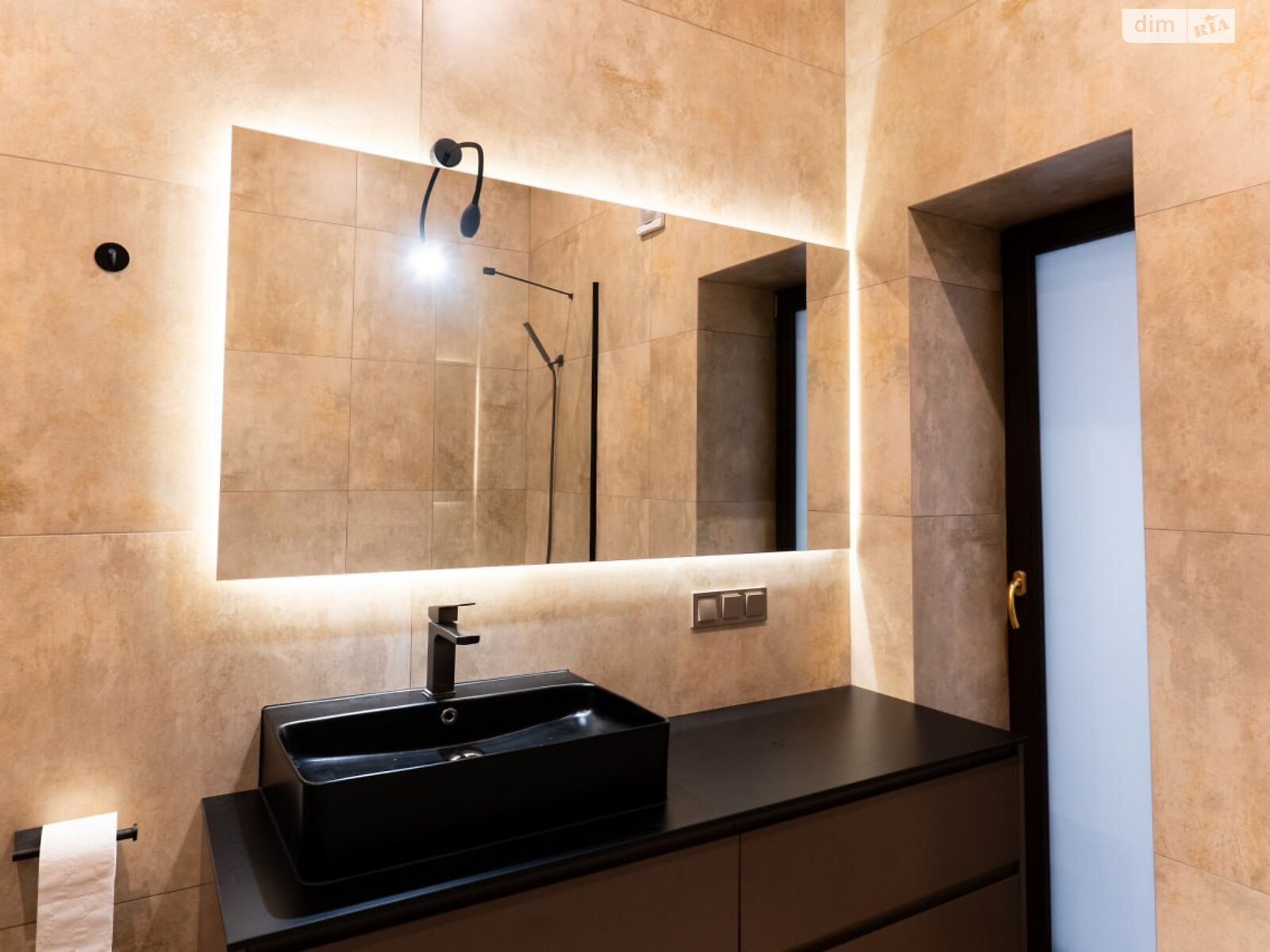 трехэтажный дом, 475.6 кв. м, кирпич. Сдается помесячно в Одессе, в районе Приморский фото 1 трехэтажный дом, 475.6 кв. м, кирпич. Сдается помесячно в Одессе, в районе Приморский фото 1