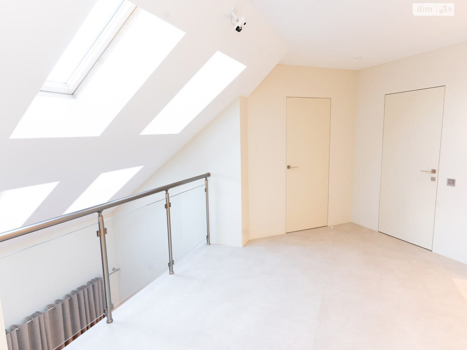 трехэтажный дом, 475.6 кв. м, кирпич. Сдается помесячно в Одессе, в районе Приморский фото 1 трехэтажный дом, 475.6 кв. м, кирпич. Сдается помесячно в Одессе, в районе Приморский фото 1