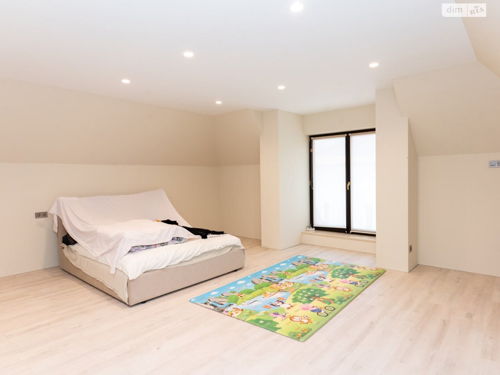 трехэтажный дом, 475.6 кв. м, кирпич. Сдается помесячно в Одессе, в районе Приморский фото 1 трехэтажный дом, 475.6 кв. м, кирпич. Сдается помесячно в Одессе, в районе Приморский фото 1