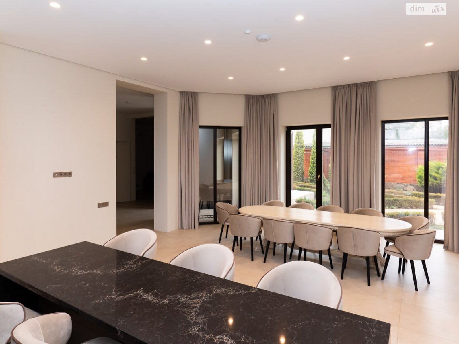 трехэтажный дом, 475.6 кв. м, кирпич. Сдается помесячно в Одессе, в районе Приморский фото 1 трехэтажный дом, 475.6 кв. м, кирпич. Сдается помесячно в Одессе, в районе Приморский фото 1