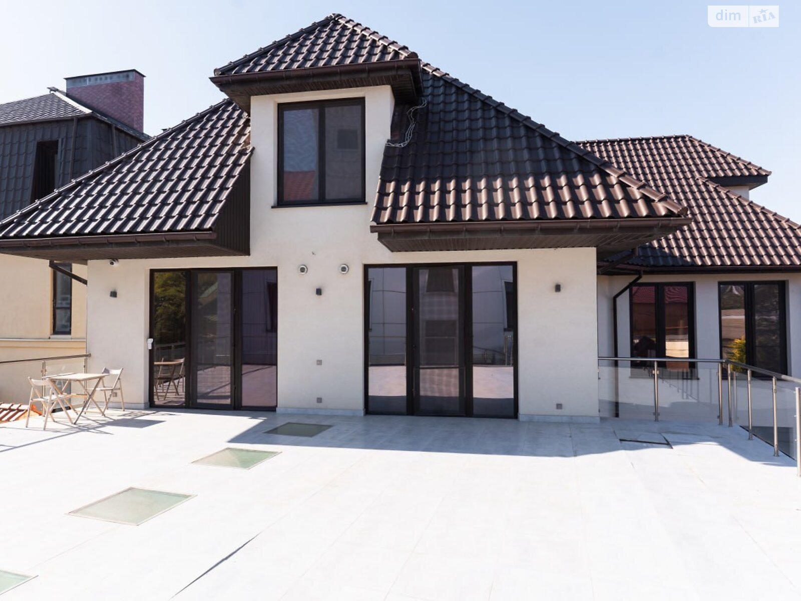 трехэтажный дом, 475.6 кв. м, кирпич. Сдается помесячно в Одессе, в районе Приморский фото 1 трехэтажный дом, 475.6 кв. м, кирпич. Сдается помесячно в Одессе, в районе Приморский фото 1