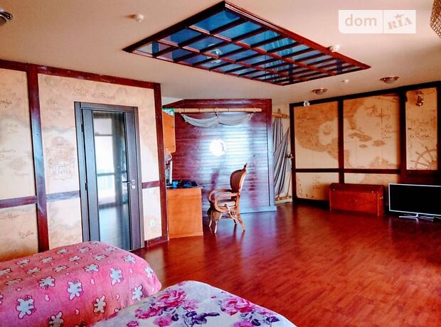 трехэтажный дом с камином, 280 кв. м, кирпич. Сдается помесячно в Одессе, в районе Совиньон фото 1 трехэтажный дом с камином, 280 кв. м, кирпич. Сдается помесячно в Одессе, в районе Совиньон фото 1
