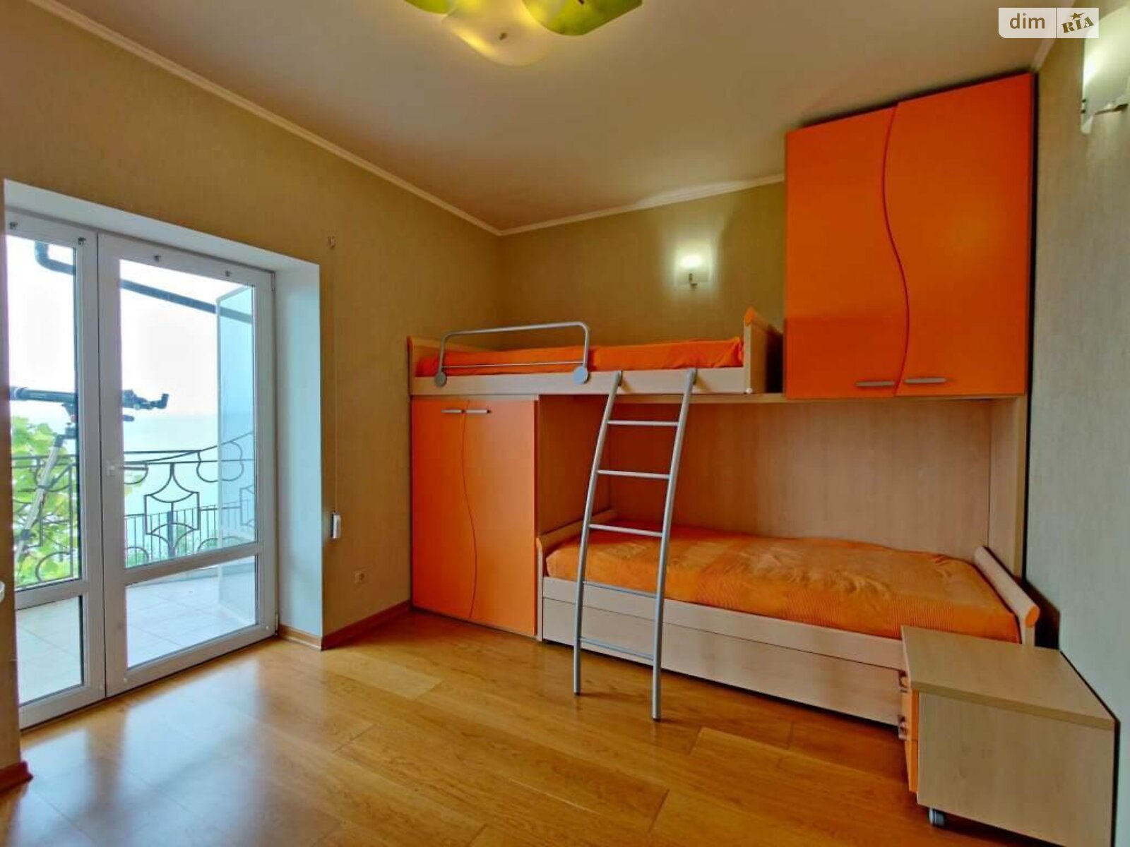 двухэтажный дом с балконом, 140 кв. м, кирпич. Сдается помесячно в Одессе, в районе Совиньон фото 1