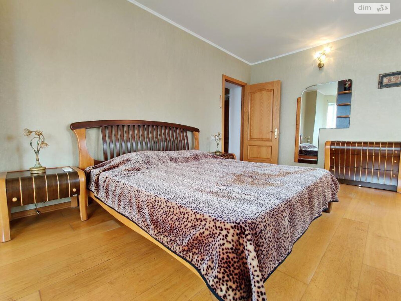 двухэтажный дом с балконом, 140 кв. м, кирпич. Сдается помесячно в Одессе, в районе Совиньон фото 1