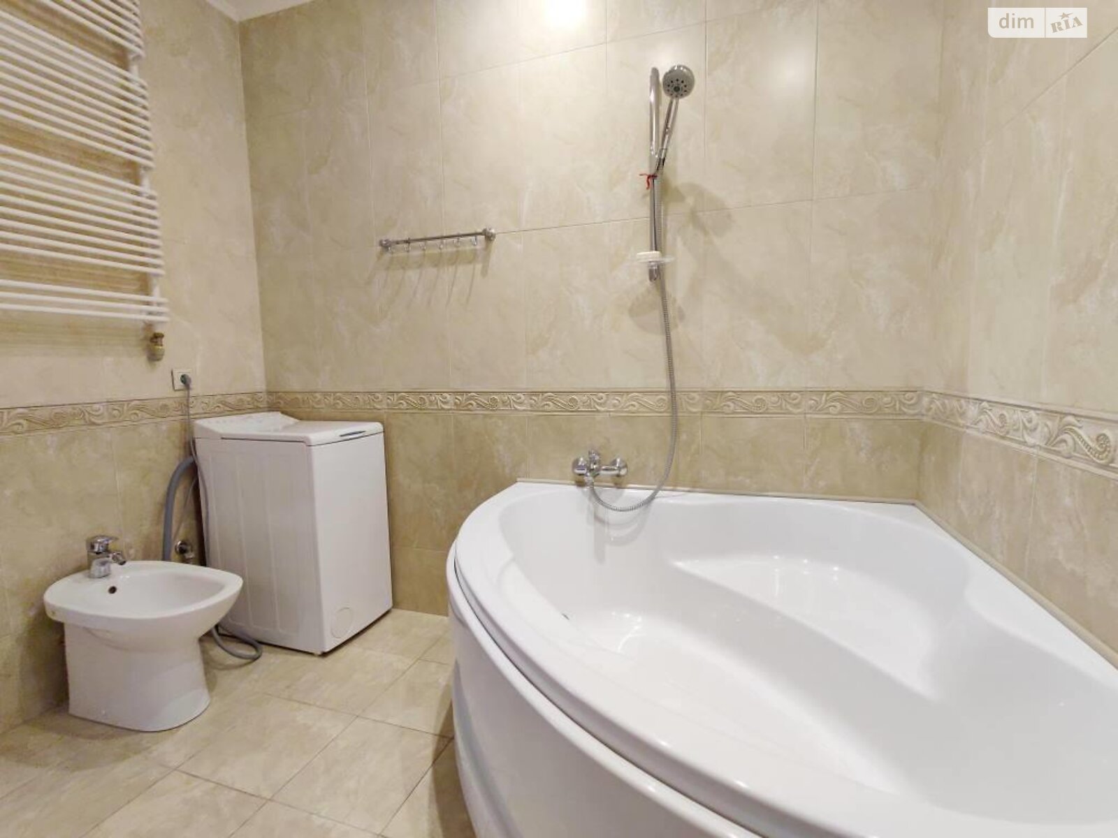 двухэтажный дом с балконом, 140 кв. м, кирпич. Сдается помесячно в Одессе, в районе Совиньон фото 1