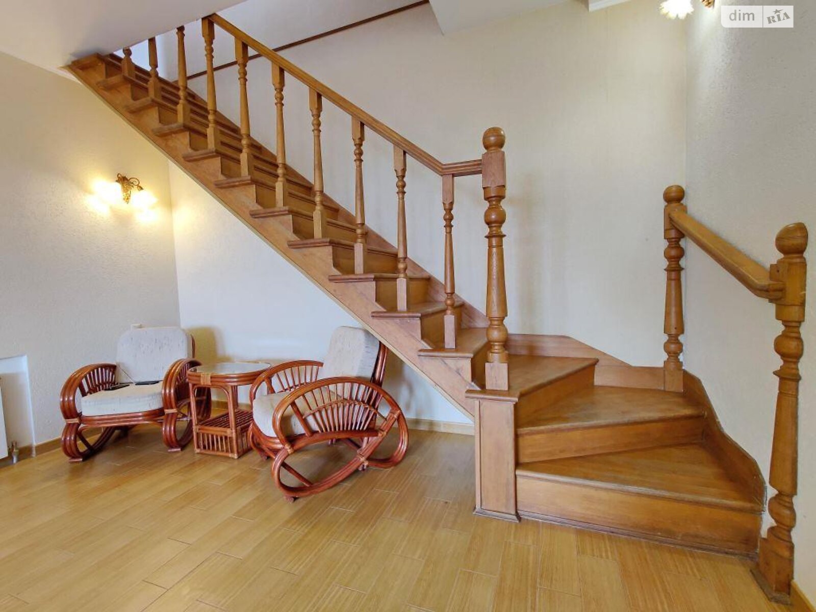 двухэтажный дом с балконом, 140 кв. м, кирпич. Сдается помесячно в Одессе, в районе Совиньон фото 1