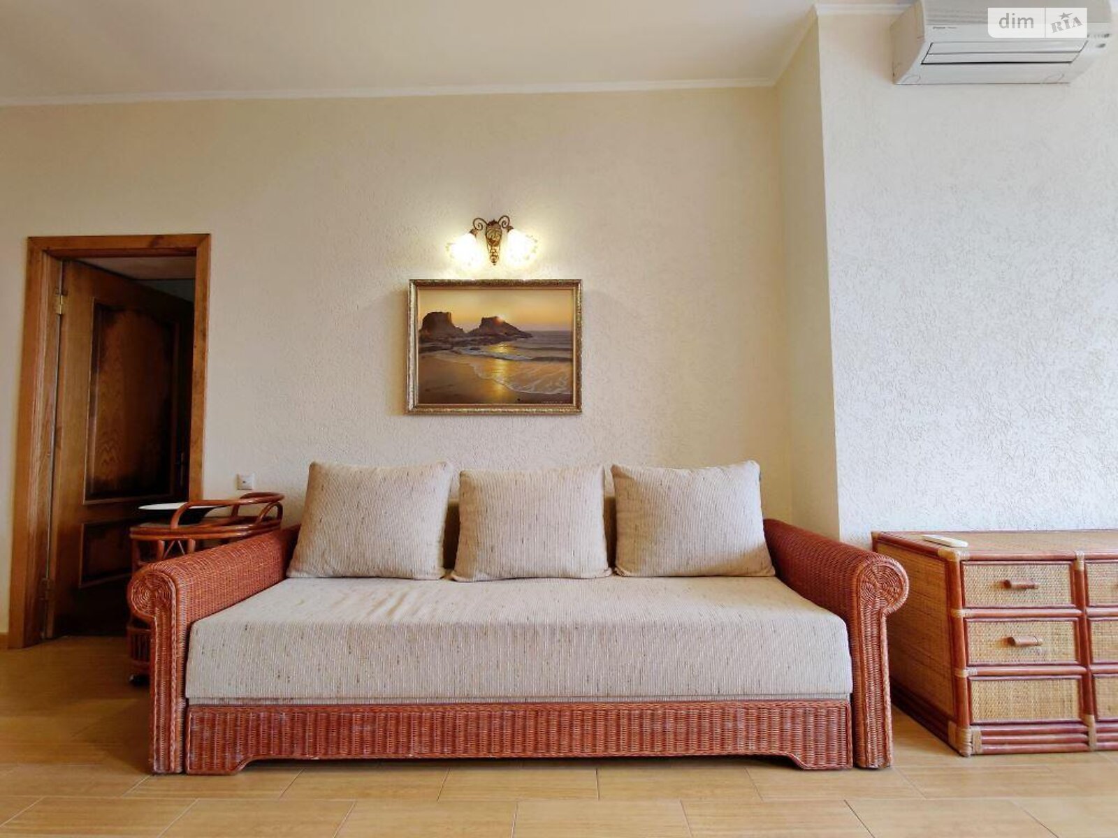 двухэтажный дом с балконом, 140 кв. м, кирпич. Сдается помесячно в Одессе, в районе Совиньон фото 1