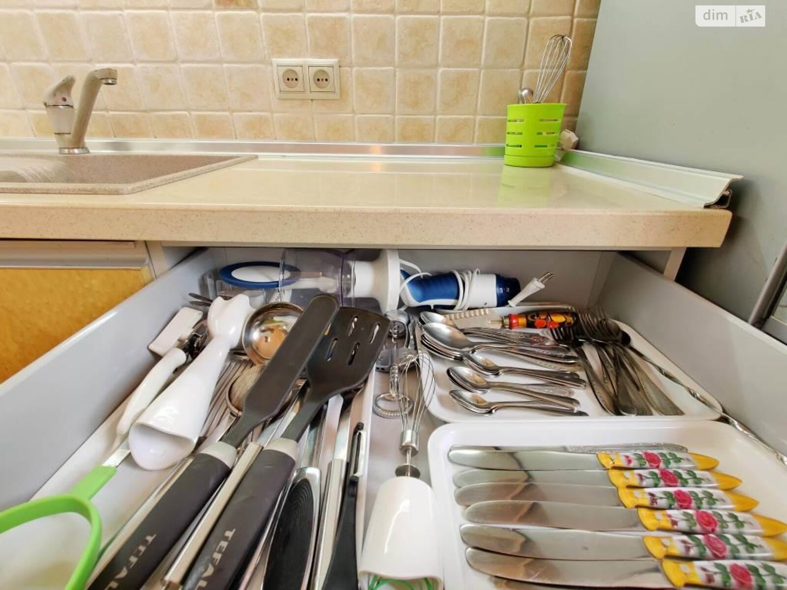 двухэтажный дом с балконом, 140 кв. м, кирпич. Сдается помесячно в Одессе, в районе Совиньон фото 1