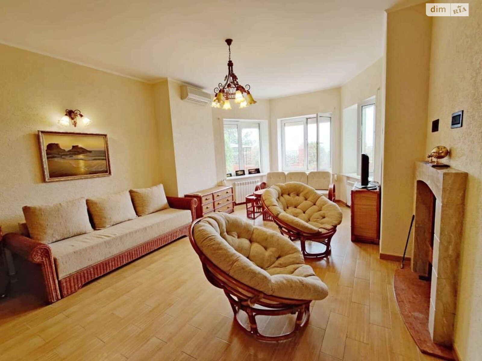 двухэтажный дом с балконом, 140 кв. м, кирпич. Сдается помесячно в Одессе, в районе Совиньон фото 1