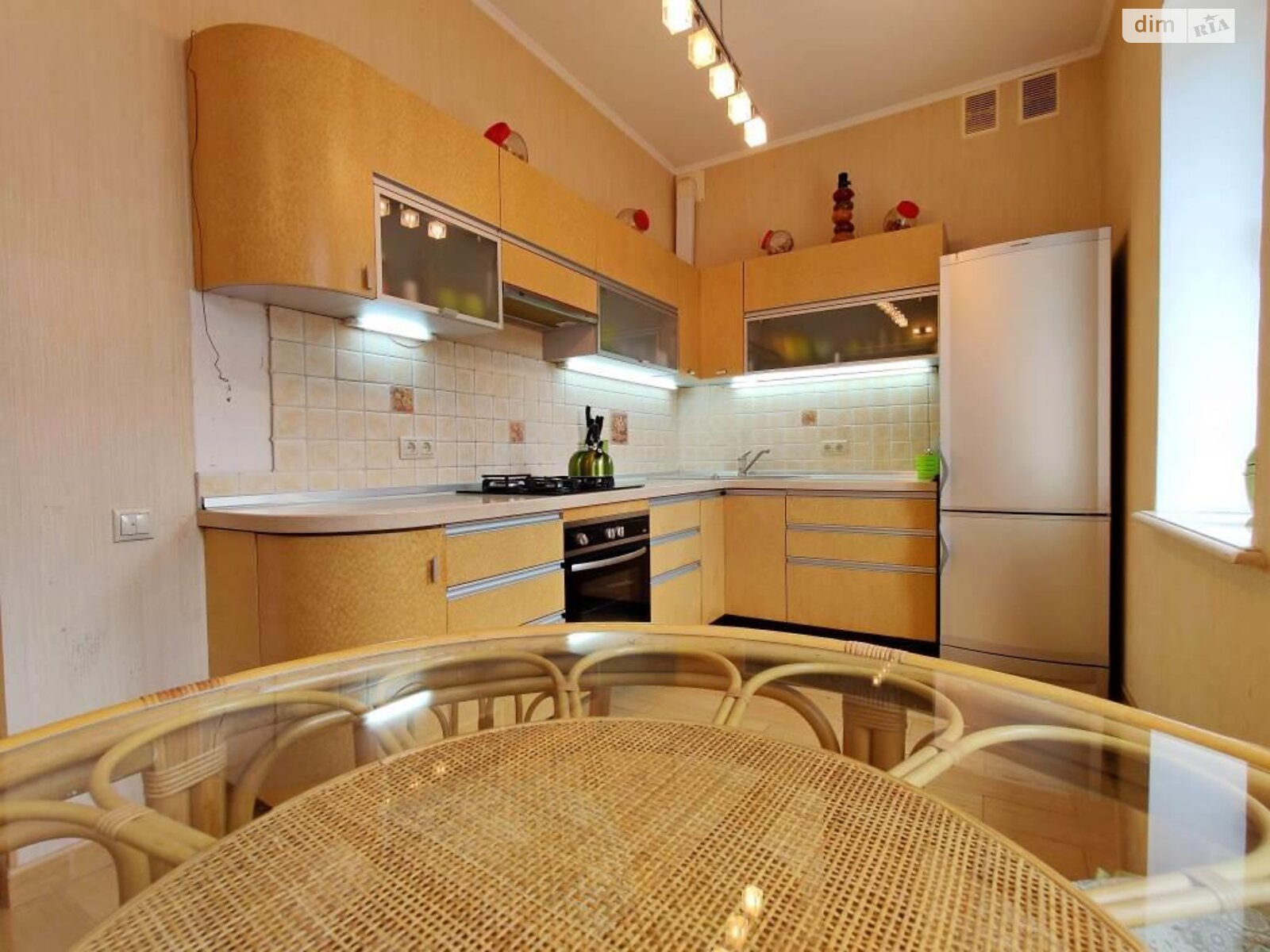 двухэтажный дом с балконом, 140 кв. м, кирпич. Сдается помесячно в Одессе, в районе Совиньон фото 1