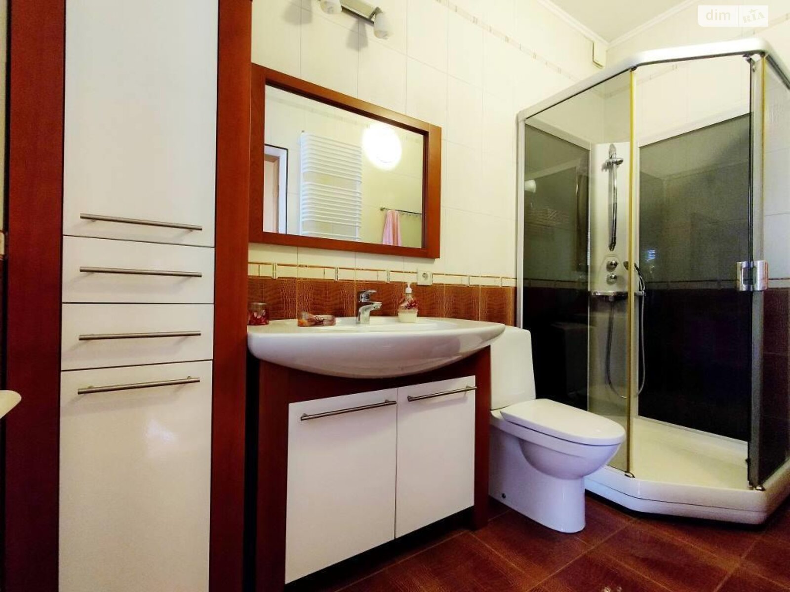 двухэтажный дом с балконом, 140 кв. м, кирпич. Сдается помесячно в Одессе, в районе Совиньон фото 1