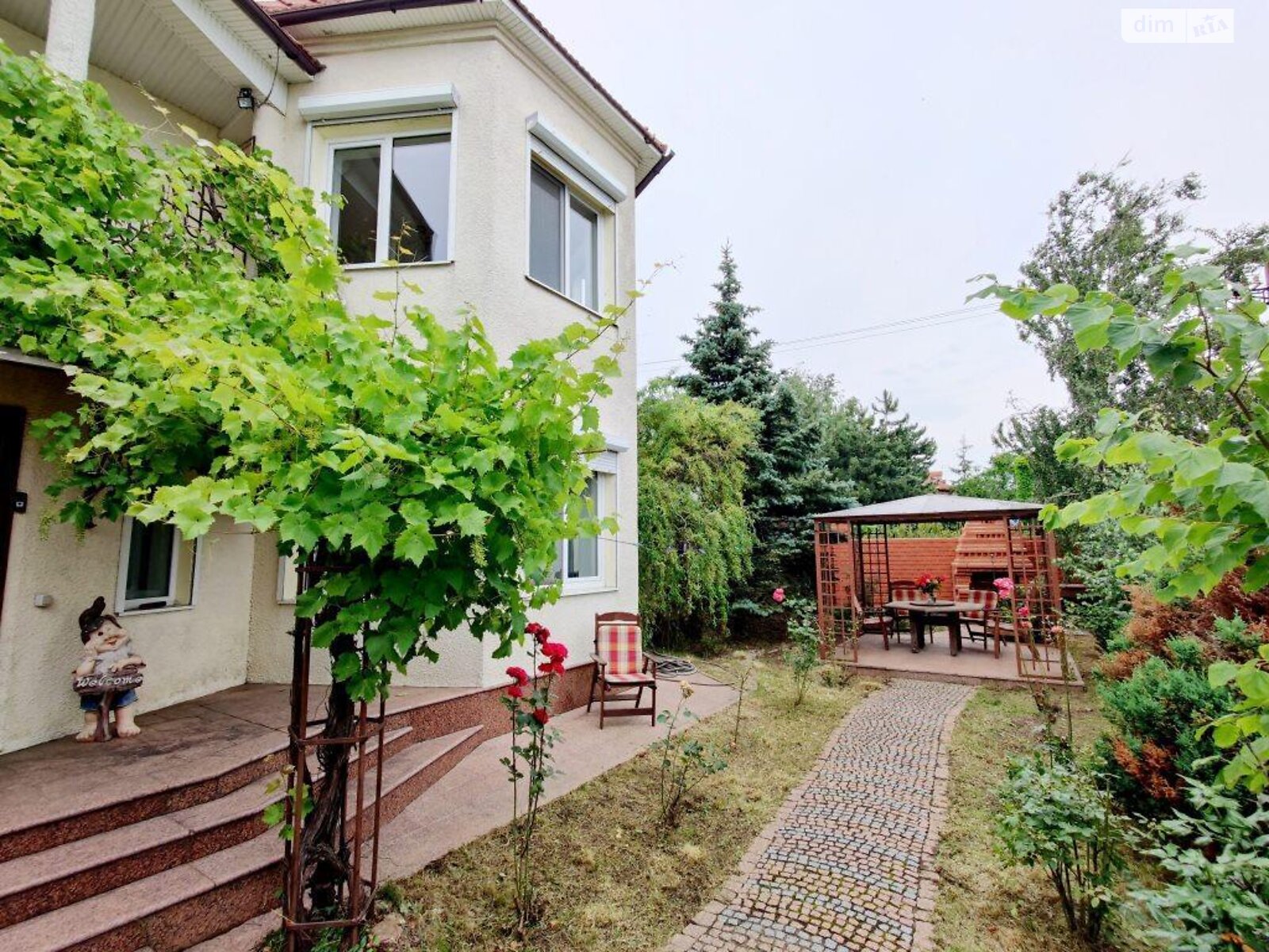 двухэтажный дом с балконом, 140 кв. м, кирпич. Сдается помесячно в Одессе, в районе Совиньон фото 1