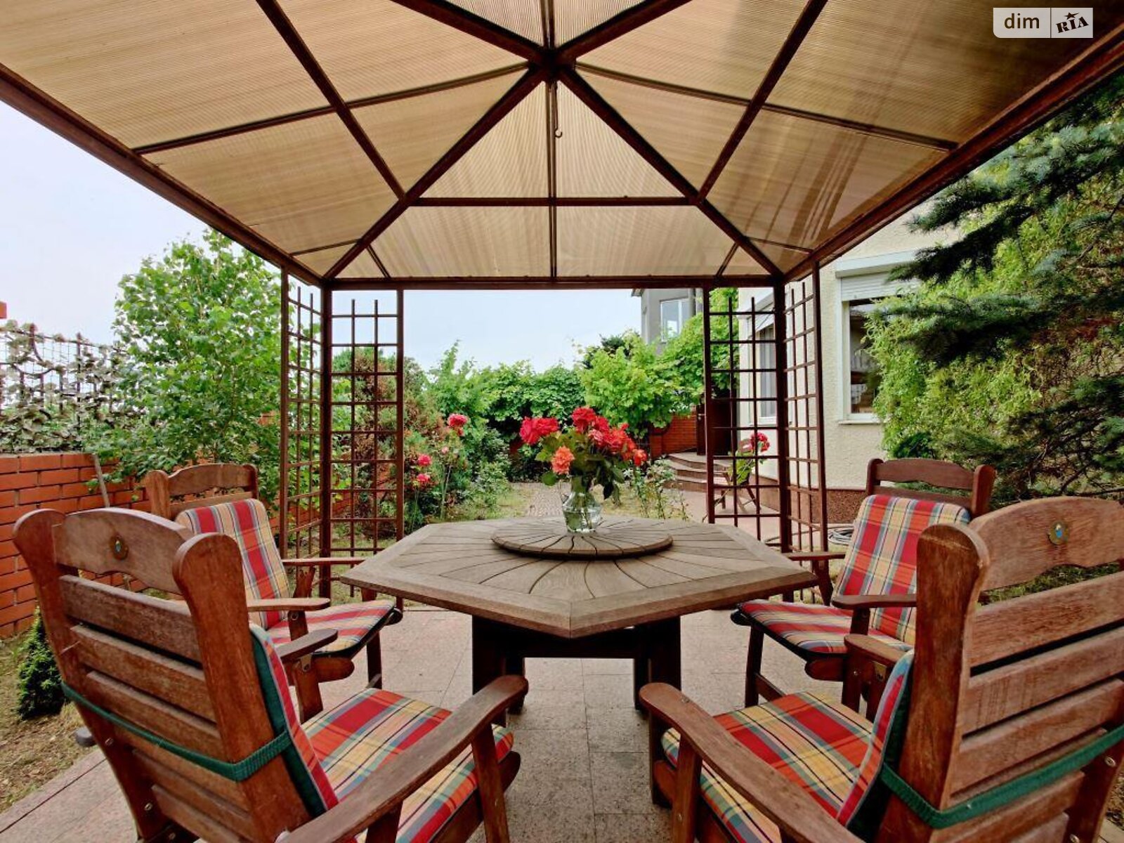 двухэтажный дом с балконом, 140 кв. м, кирпич. Сдается помесячно в Одессе, в районе Совиньон фото 1