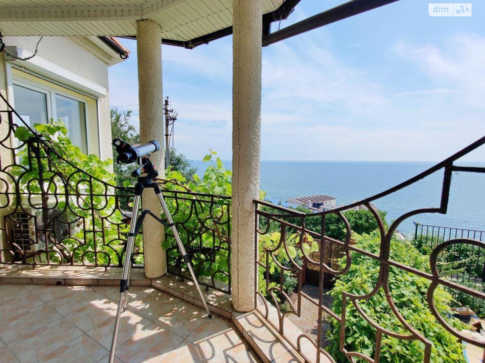 двухэтажный дом с балконом, 140 кв. м, кирпич. Сдается помесячно в Одессе, в районе Совиньон фото 1