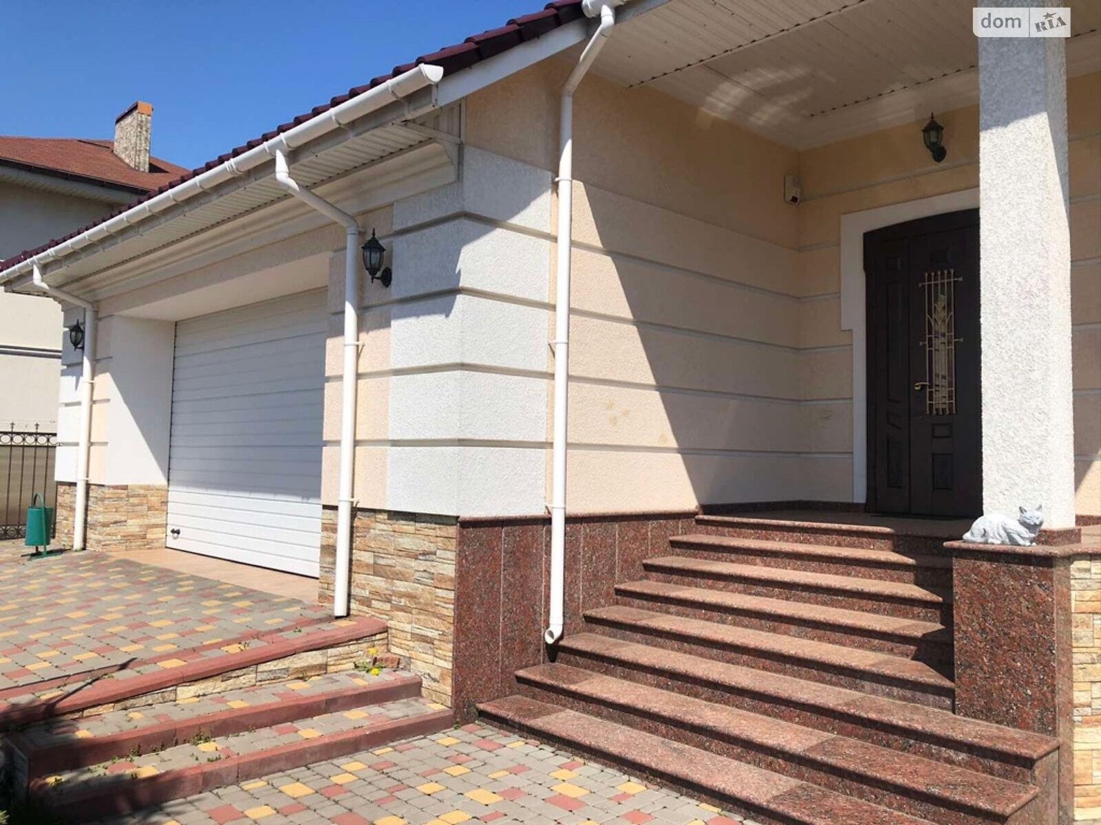 двухэтажный дом с ремонтом, 450 кв. м, кирпич. Сдается помесячно в Одессе, в районе Совиньон фото 1