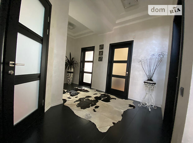 двухэтажный дом с ремонтом, 390 кв. м, ракушечник (ракушняк). Сдается помесячно в Одессе, в районе Совиньон фото 1 двухэтажный дом с ремонтом, 390 кв. м, ракушечник (ракушняк). Сдается помесячно в Одессе, в районе Совиньон фото 1