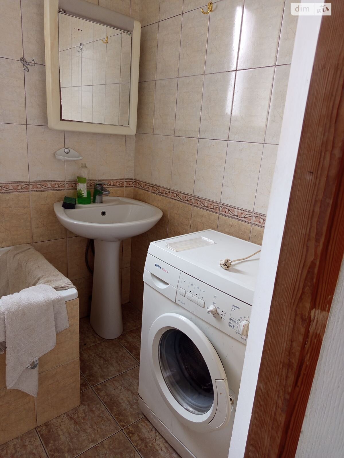 одноэтажный дом с гаражом, 63 кв. м, кирпич. Сдается помесячно в Одессе, в районе Средний Фонтан фото 1 одноэтажный дом с гаражом, 63 кв. м, кирпич. Сдается помесячно в Одессе, в районе Средний Фонтан фото 1