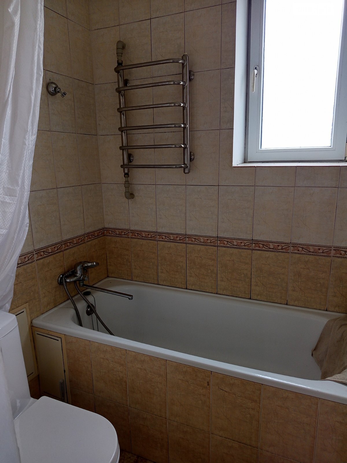 одноэтажный дом с гаражом, 63 кв. м, кирпич. Сдается помесячно в Одессе, в районе Средний Фонтан фото 1 одноэтажный дом с гаражом, 63 кв. м, кирпич. Сдается помесячно в Одессе, в районе Средний Фонтан фото 1