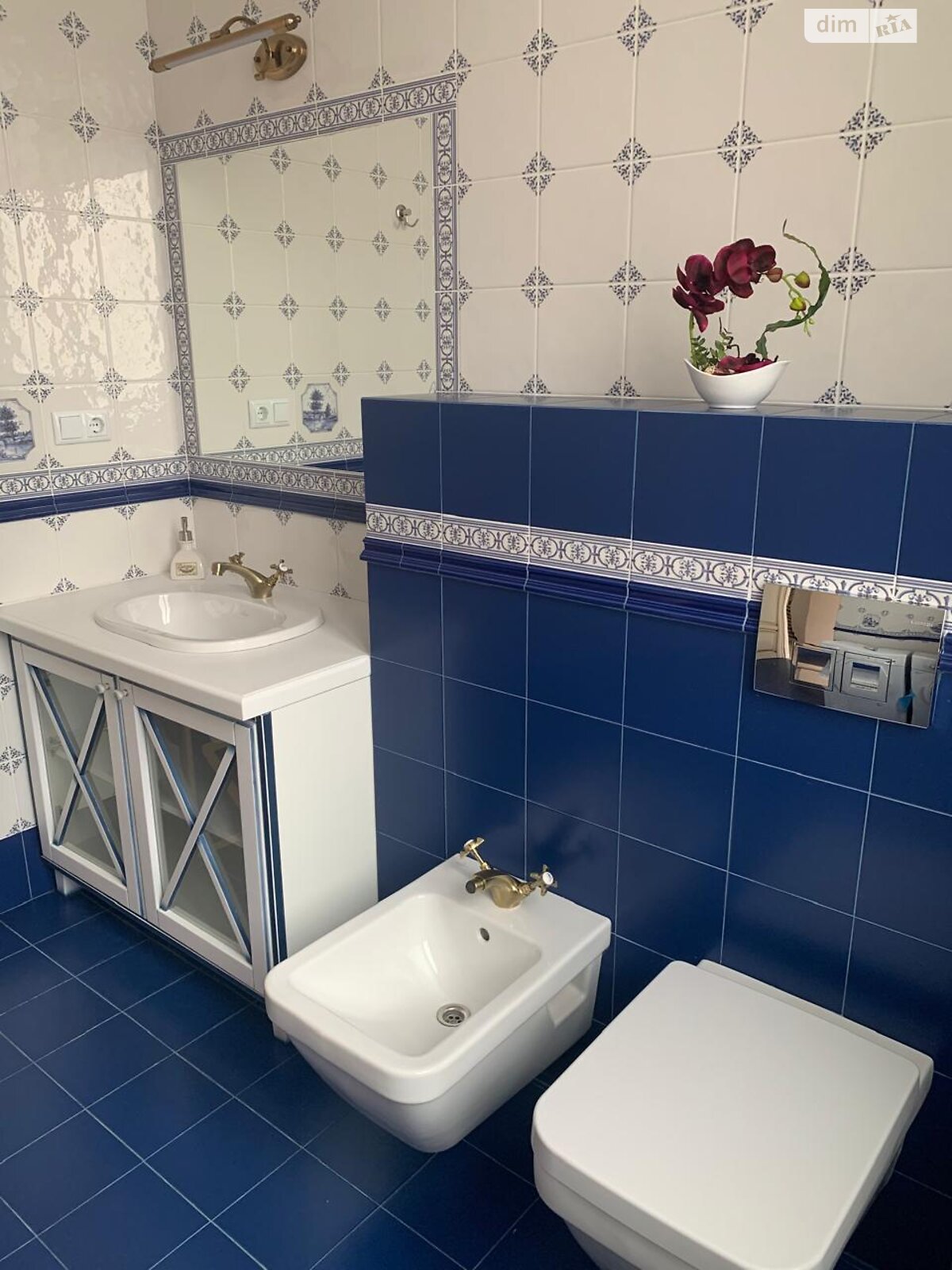 трехэтажный дом с гаражом, 250 кв. м, кирпич. Сдается помесячно в Одессе, в районе Таирова фото 1 трехэтажный дом с гаражом, 250 кв. м, кирпич. Сдается помесячно в Одессе, в районе Таирова фото 1
