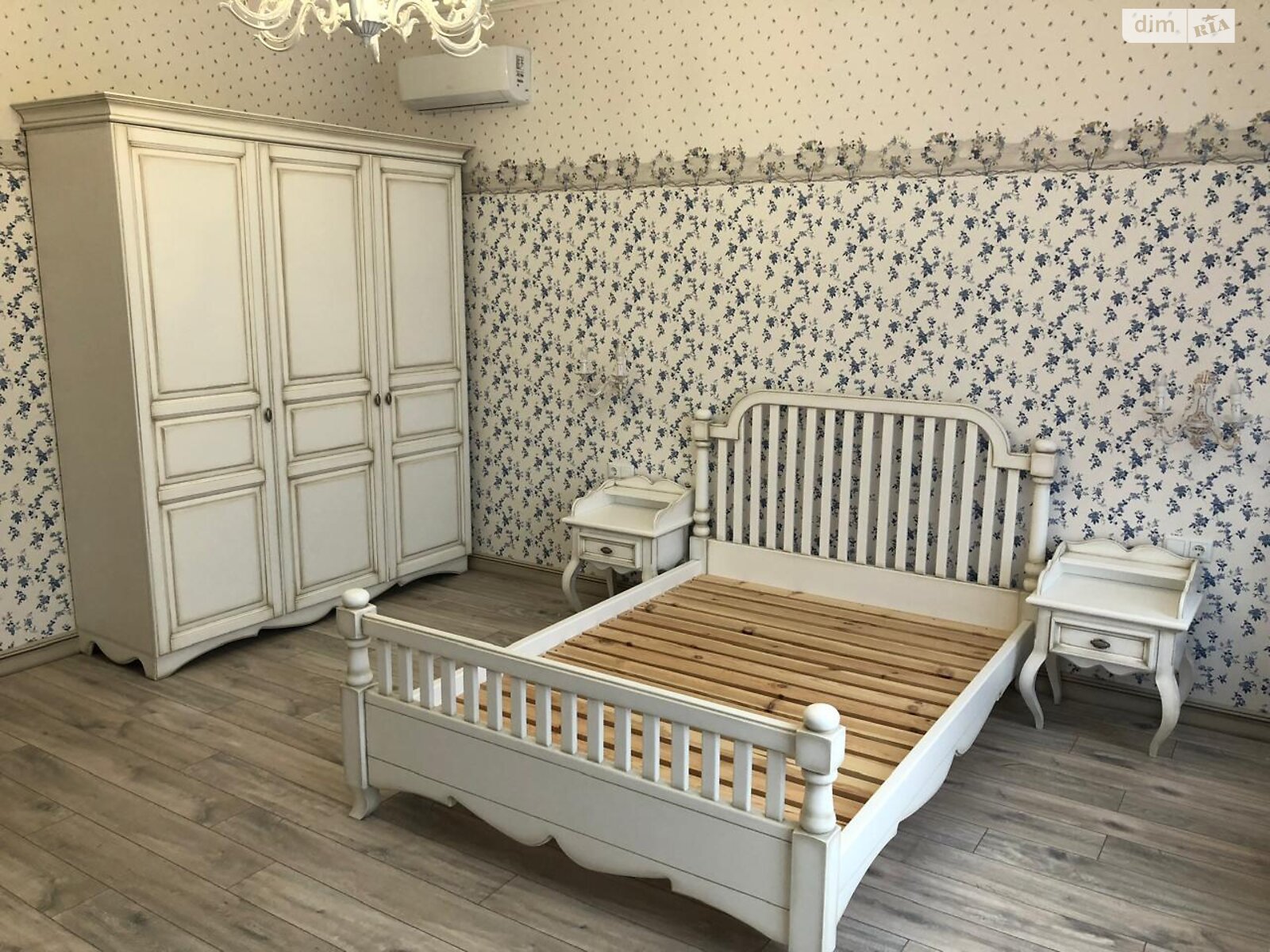 трехэтажный дом с гаражом, 250 кв. м, кирпич. Сдается помесячно в Одессе, в районе Таирова фото 1 трехэтажный дом с гаражом, 250 кв. м, кирпич. Сдается помесячно в Одессе, в районе Таирова фото 1