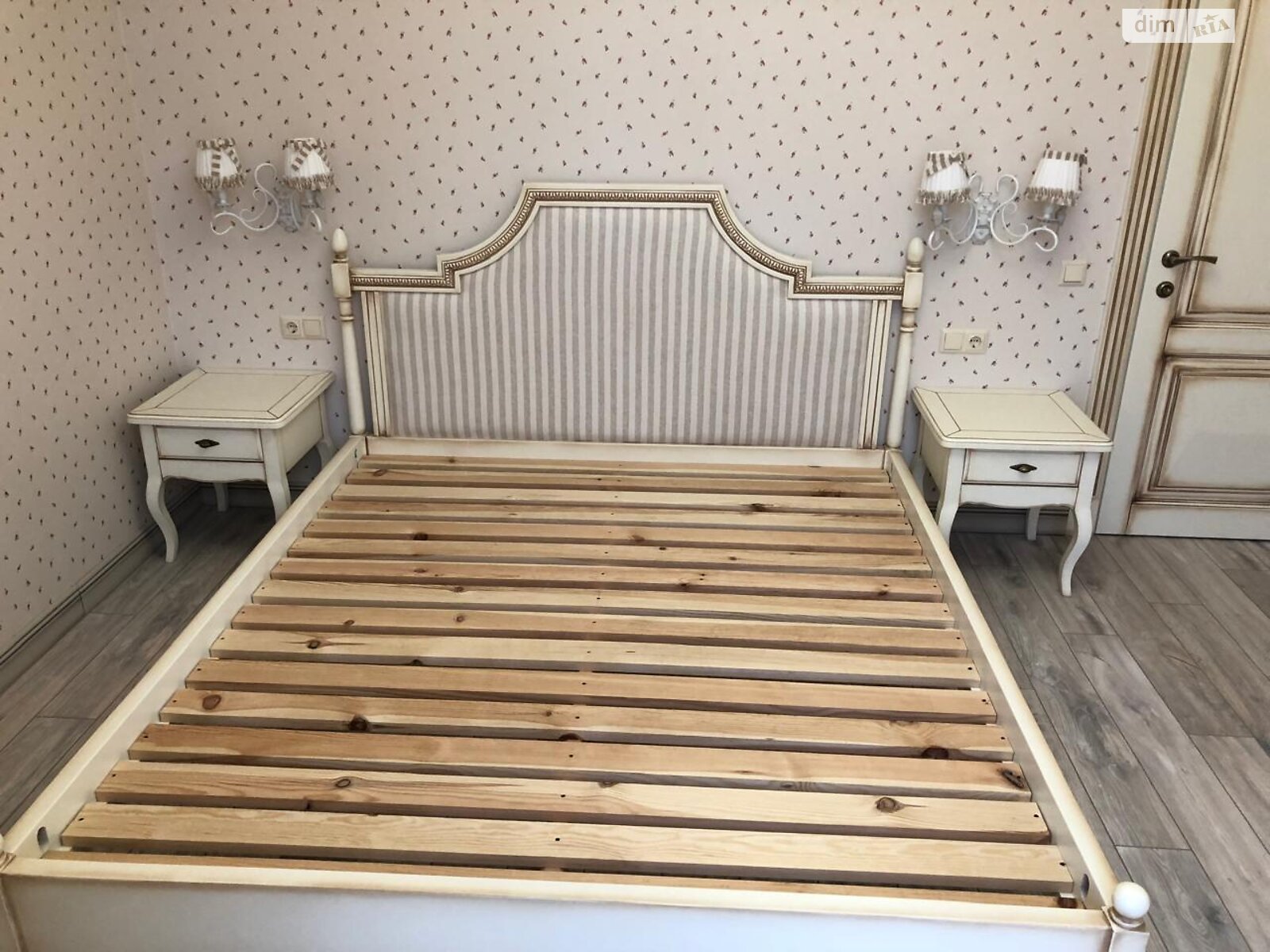 трехэтажный дом с гаражом, 250 кв. м, кирпич. Сдается помесячно в Одессе, в районе Таирова фото 1 трехэтажный дом с гаражом, 250 кв. м, кирпич. Сдается помесячно в Одессе, в районе Таирова фото 1