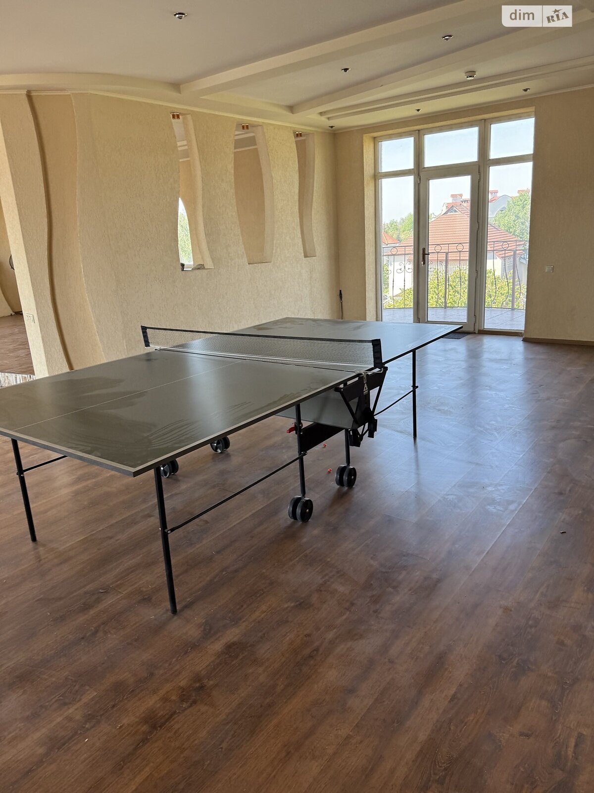 триповерховий будинок з балконом, 690 кв. м, цегла. Здається помісячно в Одесі, в районі Царське Село фото 1 трипроверховий будинок з балконом, 690 кв. м, цегла. Здається помісячно в Одесі, в районі Царське Село фото 1