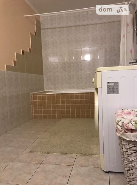 одноэтажный дом с ремонтом, 100 кв. м, кирпич. Сдается помесячно в Одессе, в районе Центр фото 1 одноэтажный дом с ремонтом, 100 кв. м, кирпич. Сдается помесячно в Одессе, в районе Центр фото 1
