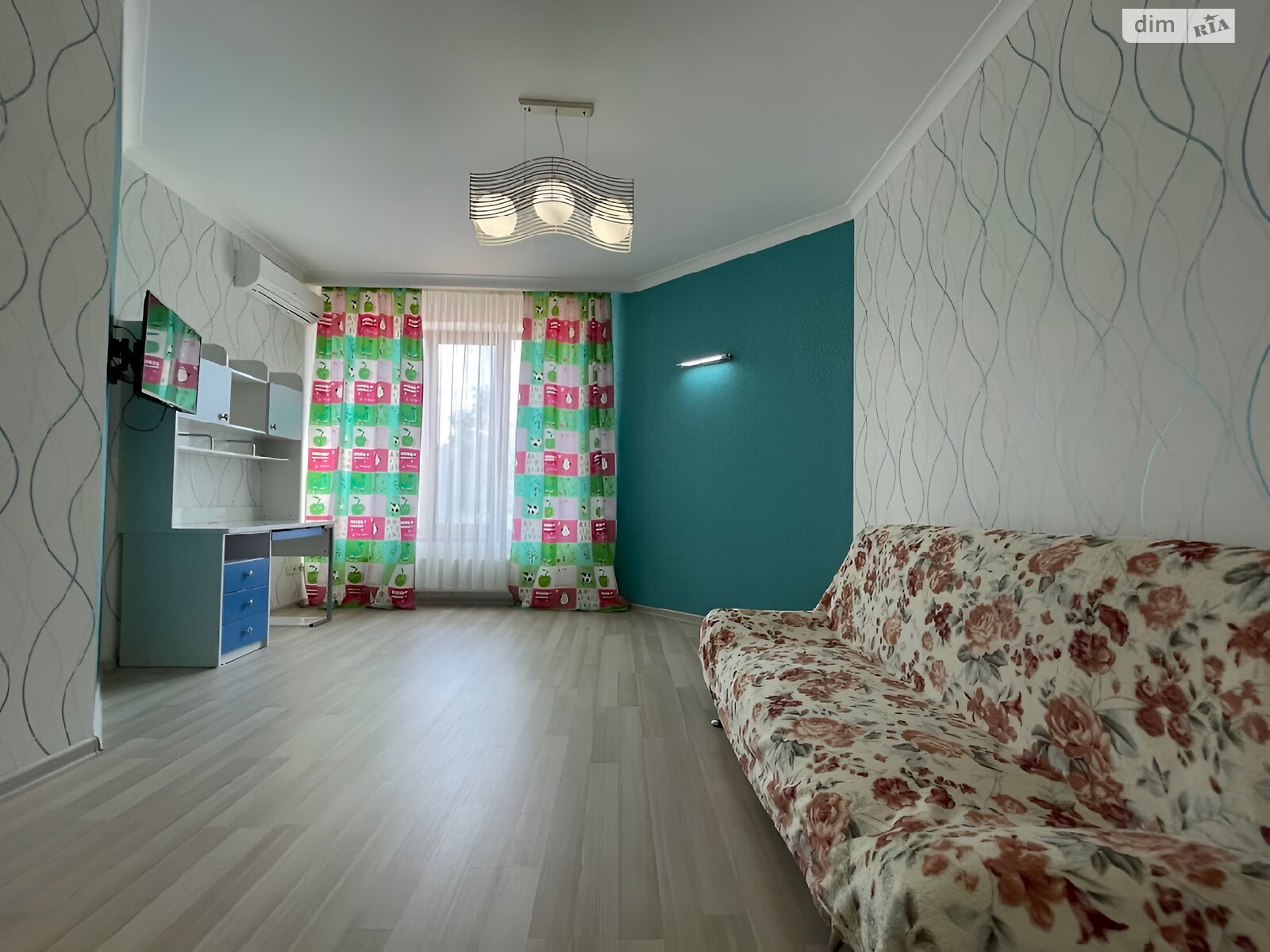 трехэтажный дом с гаражом, 300 кв. м, кирпич. Сдается помесячно в Одессе фото 1 трехэтажный дом с гаражом, 300 кв. м, кирпич. Сдается помесячно в Одессе фото 1