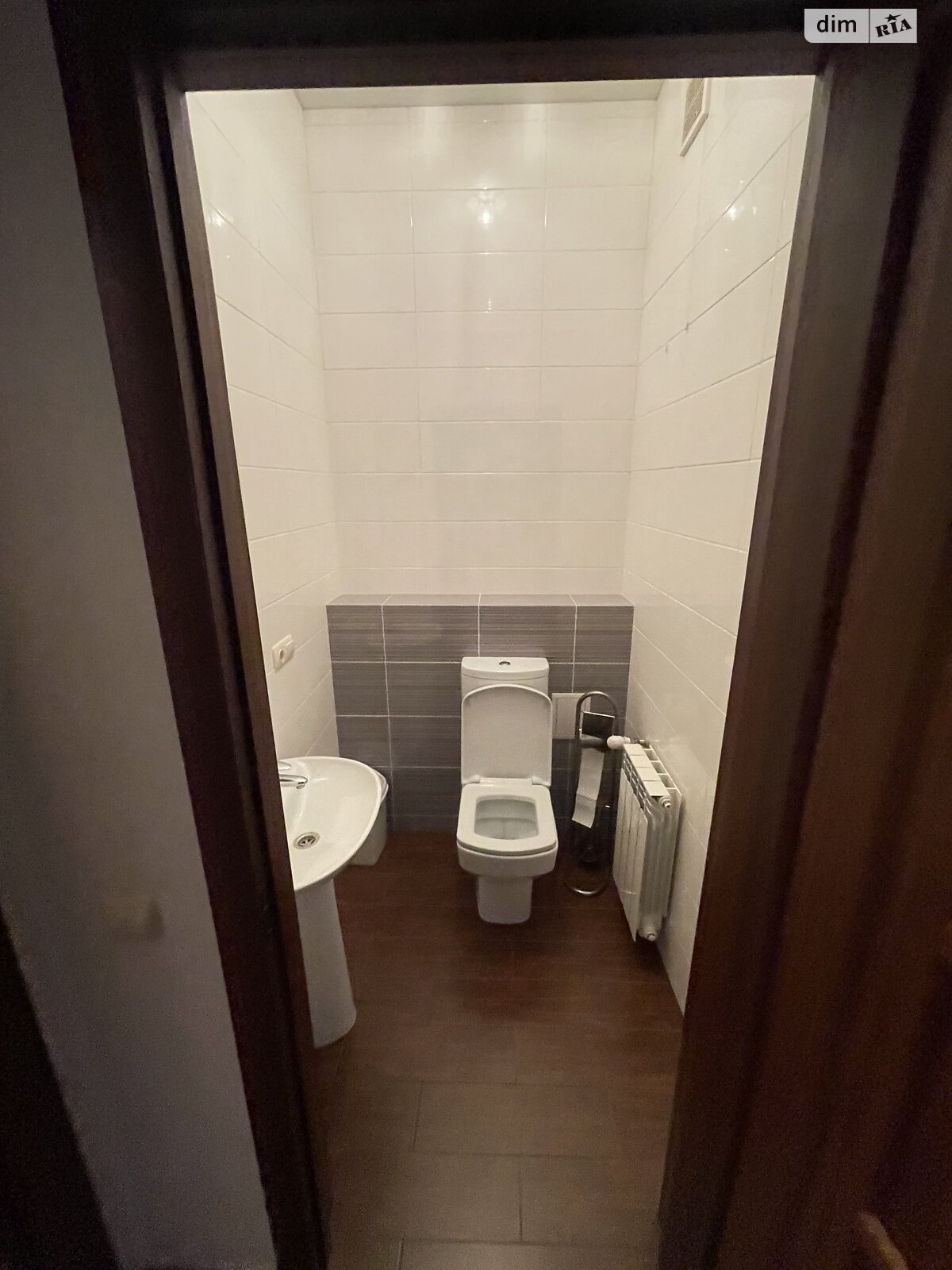 триповерховий будинок, 300 кв. м, цегла. Здається помісячно в Одесі фото 1 триповерховий будинок, 300 кв. м, цегла. Здається помісячно в Одесі фото 1