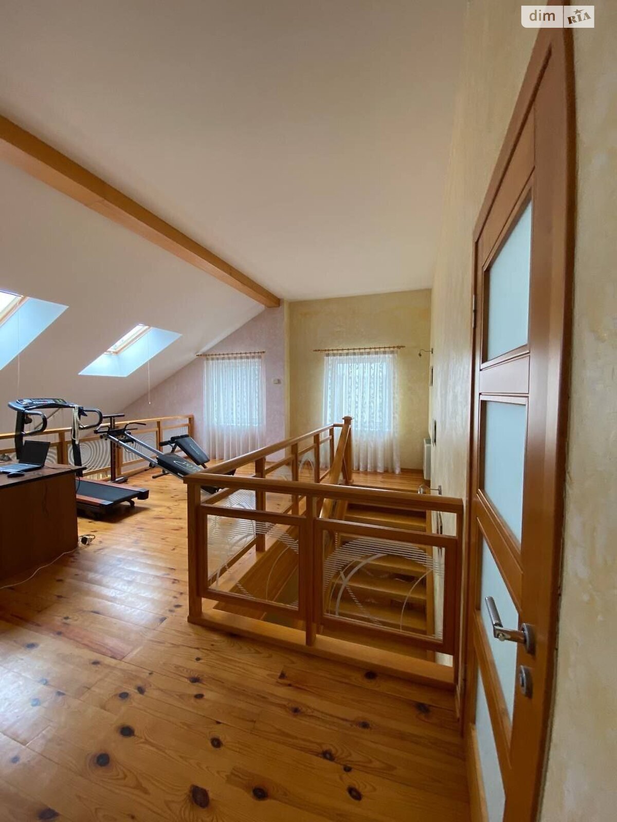 триповерховий будинок з верандою, 300 кв. м, цегла. Здається помісячно в Орлівщині фото 1 триповерховий будинок з верандою, 300 кв. м, цегла. Здається помісячно в Орлівщині фото 1