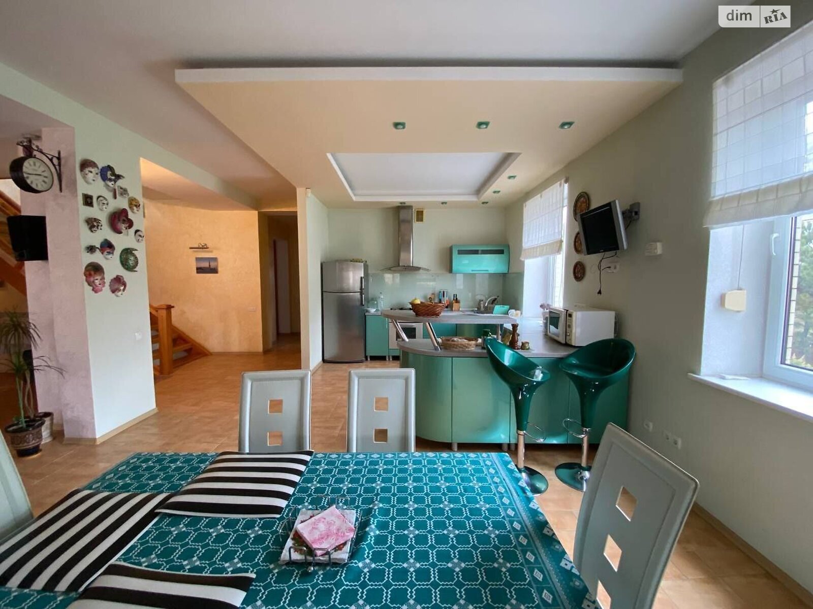 триповерховий будинок з верандою, 300 кв. м, цегла. Здається помісячно в Орлівщині фото 1 триповерховий будинок з верандою, 300 кв. м, цегла. Здається помісячно в Орлівщині фото 1