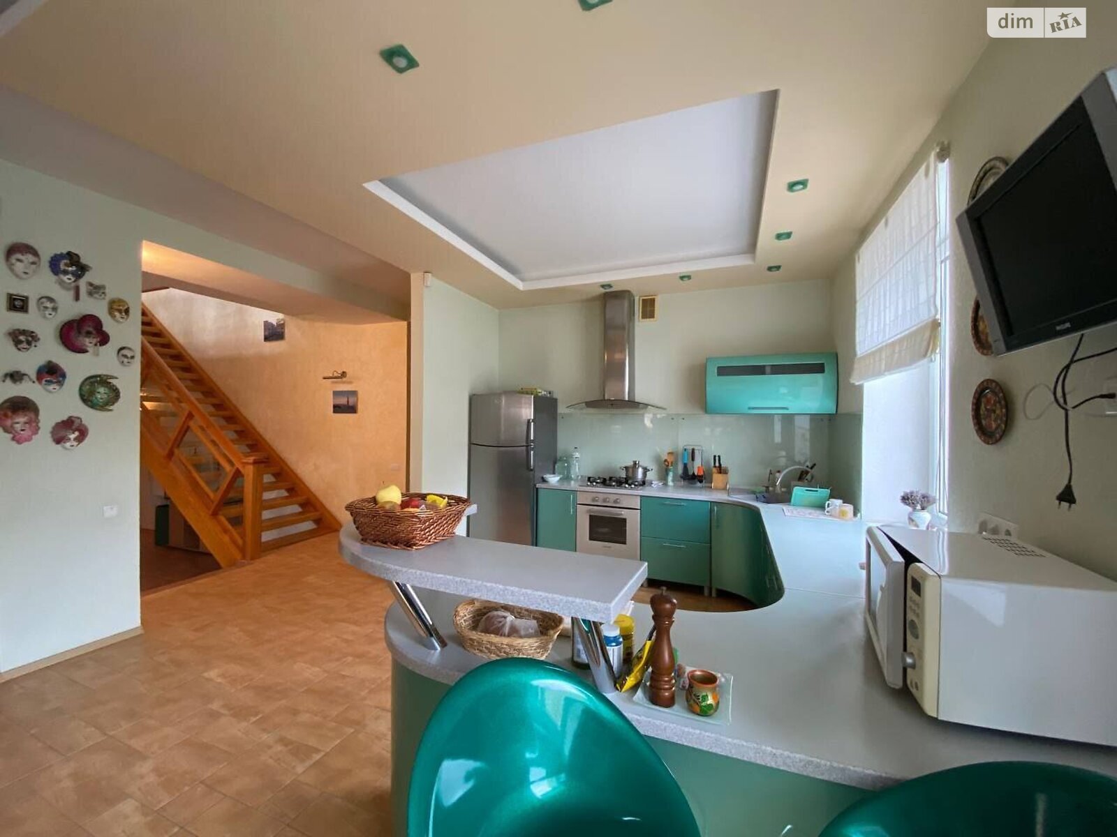 триповерховий будинок з верандою, 300 кв. м, цегла. Здається помісячно в Орлівщині фото 1 триповерховий будинок з верандою, 300 кв. м, цегла. Здається помісячно в Орлівщині фото 1