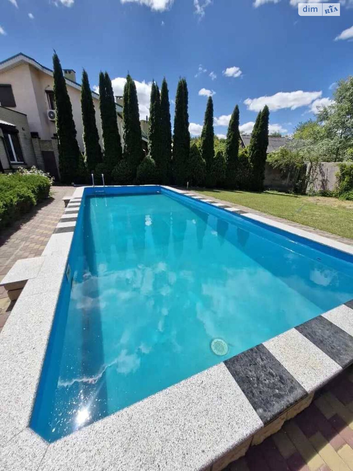 триповерховий будинок з верандою, 300 кв. м, цегла. Здається помісячно в Орлівщині фото 1 триповерховий будинок з верандою, 300 кв. м, цегла. Здається помісячно в Орлівщині фото 1