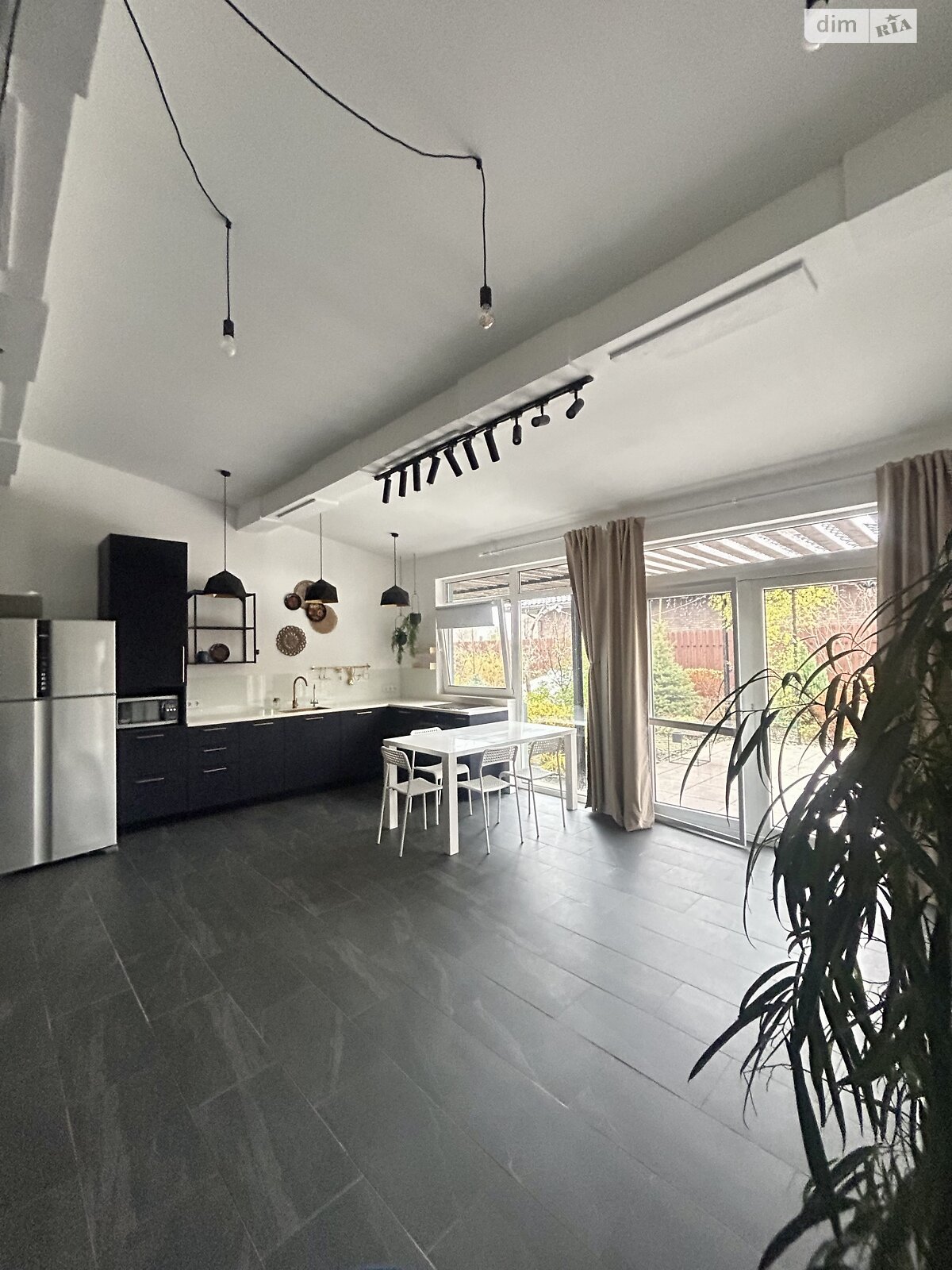 одноэтажный дом с верандой, 130 кв. м, кирпич. Сдается помесячно в Осещине фото 1