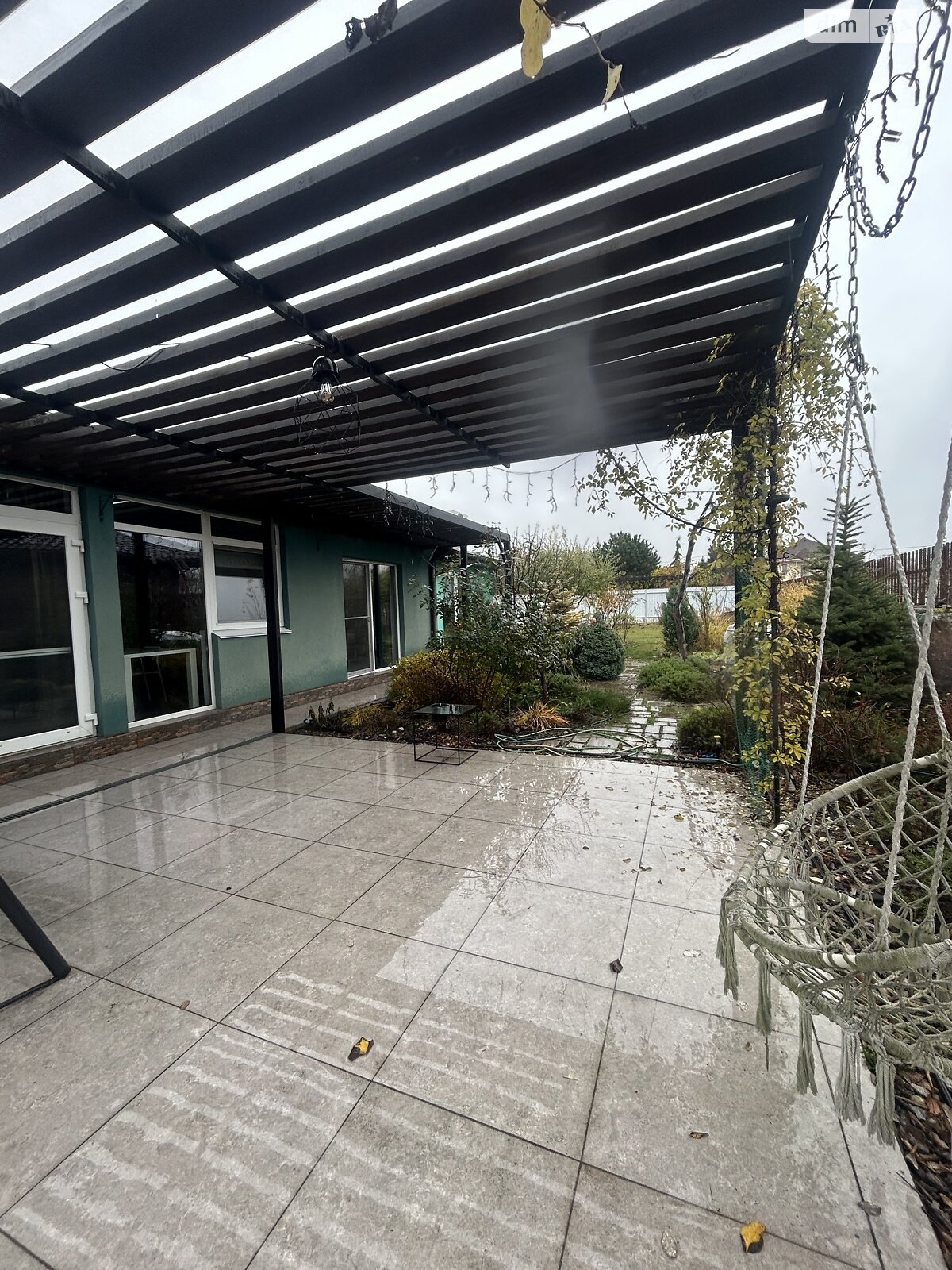 одноэтажный дом с верандой, 130 кв. м, кирпич. Сдается помесячно в Осещине фото 1