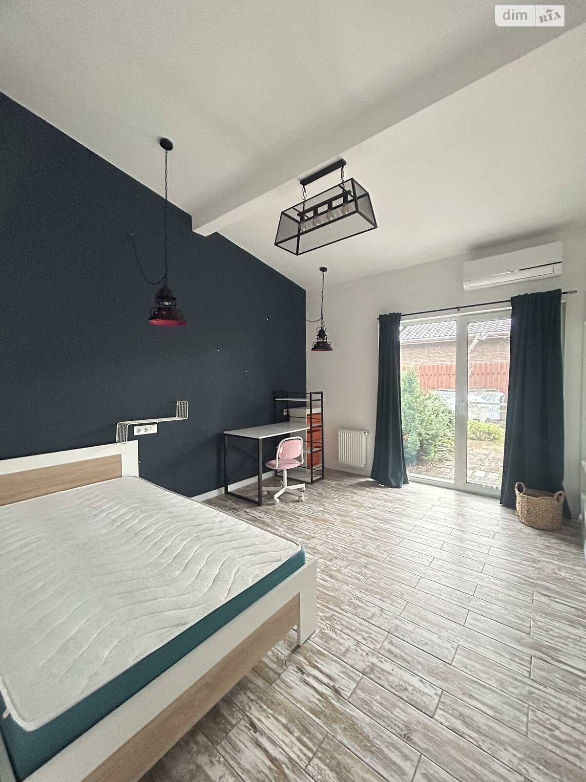 одноэтажный дом с верандой, 130 кв. м, кирпич. Сдается помесячно в Осещине фото 1