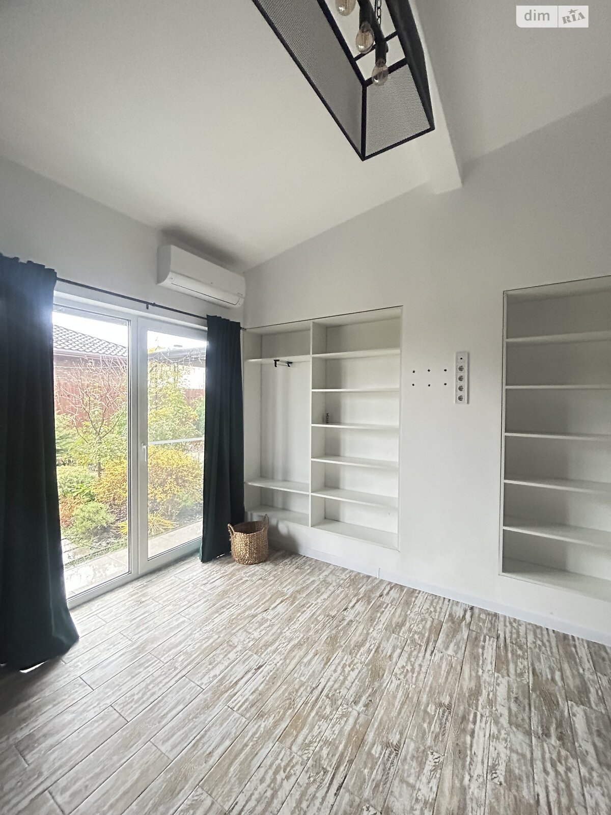 одноэтажный дом с верандой, 130 кв. м, кирпич. Сдается помесячно в Осещине фото 1