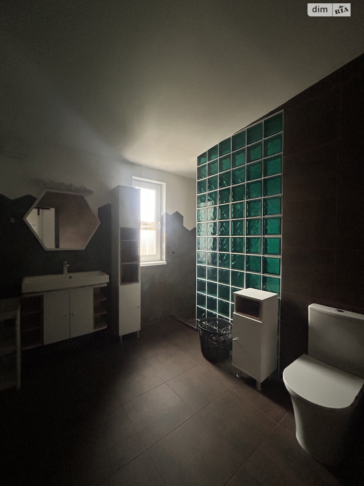 одноэтажный дом с верандой, 130 кв. м, кирпич. Сдается помесячно в Осещине фото 1