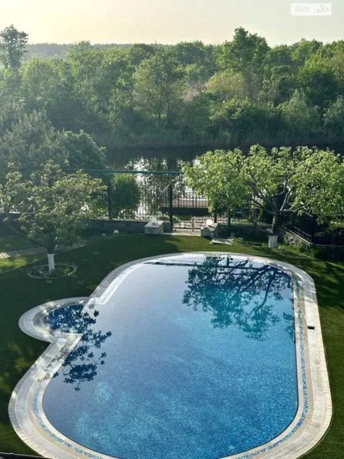 трехэтажный дом с верандой, 500 кв. м, кирпич. Сдается помесячно в Песчанке, в районе Амур фото 1 трехэтажный дом с верандой, 500 кв. м, кирпич. Сдается помесячно в Песчанке, в районе Амур фото 1