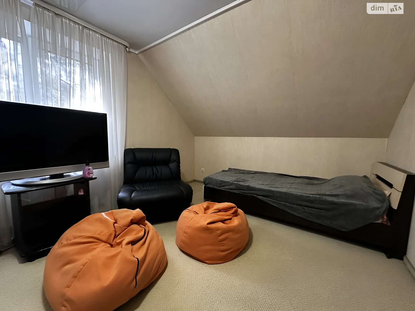триповерховий будинок з верандою, 220 кв. м, цегла. Здається помісячно в Піщанці фото 1 трипроверховий будинок з верандою, 220 кв. м, цегла. Здається помісячно в Піщанці фото 1