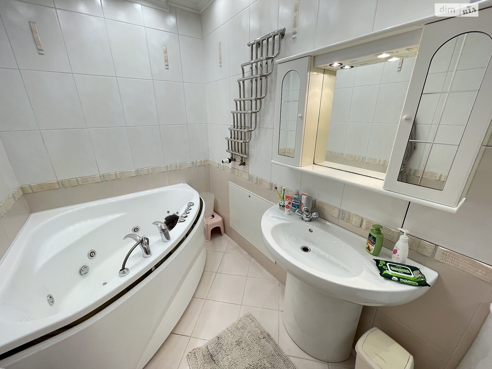 триповерховий будинок, 190 кв. м, цегла. Здається помісячно в Петрикові фото 1 триповерховий будинок, 190 кв. м, цегла. Здається помісячно в Петрикові фото 1