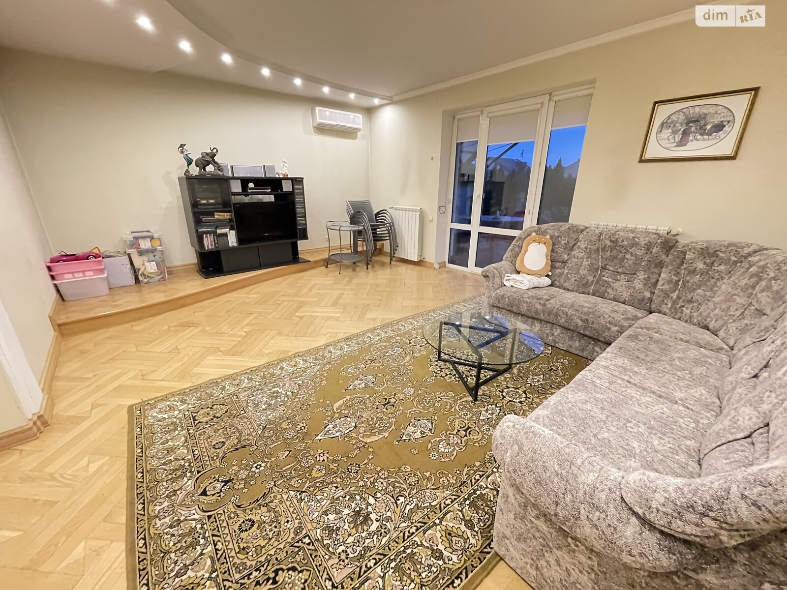 триповерховий будинок, 190 кв. м, цегла. Здається помісячно в Петрикові фото 1 триповерховий будинок, 190 кв. м, цегла. Здається помісячно в Петрикові фото 1